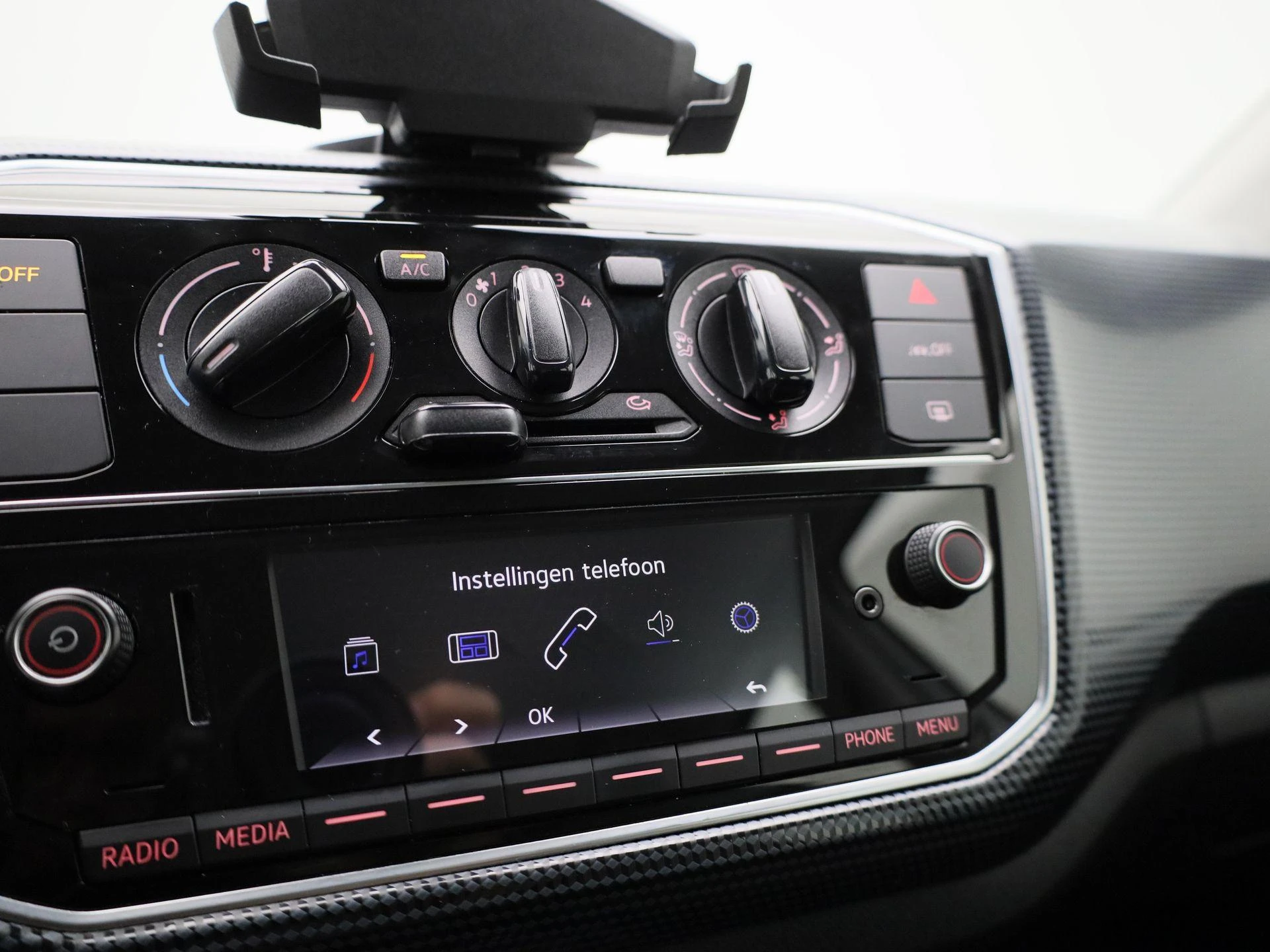 Volkswagen-up!-image-21