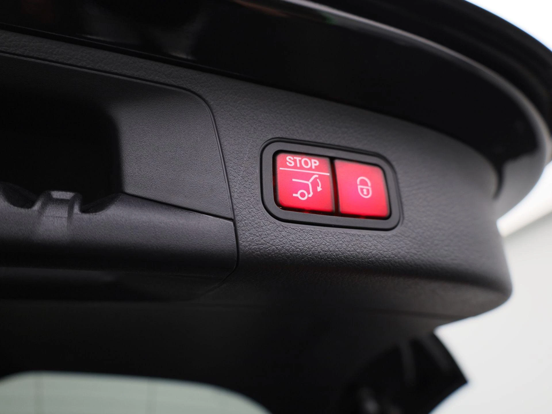 Mercedes-Benz-EQA-image-13