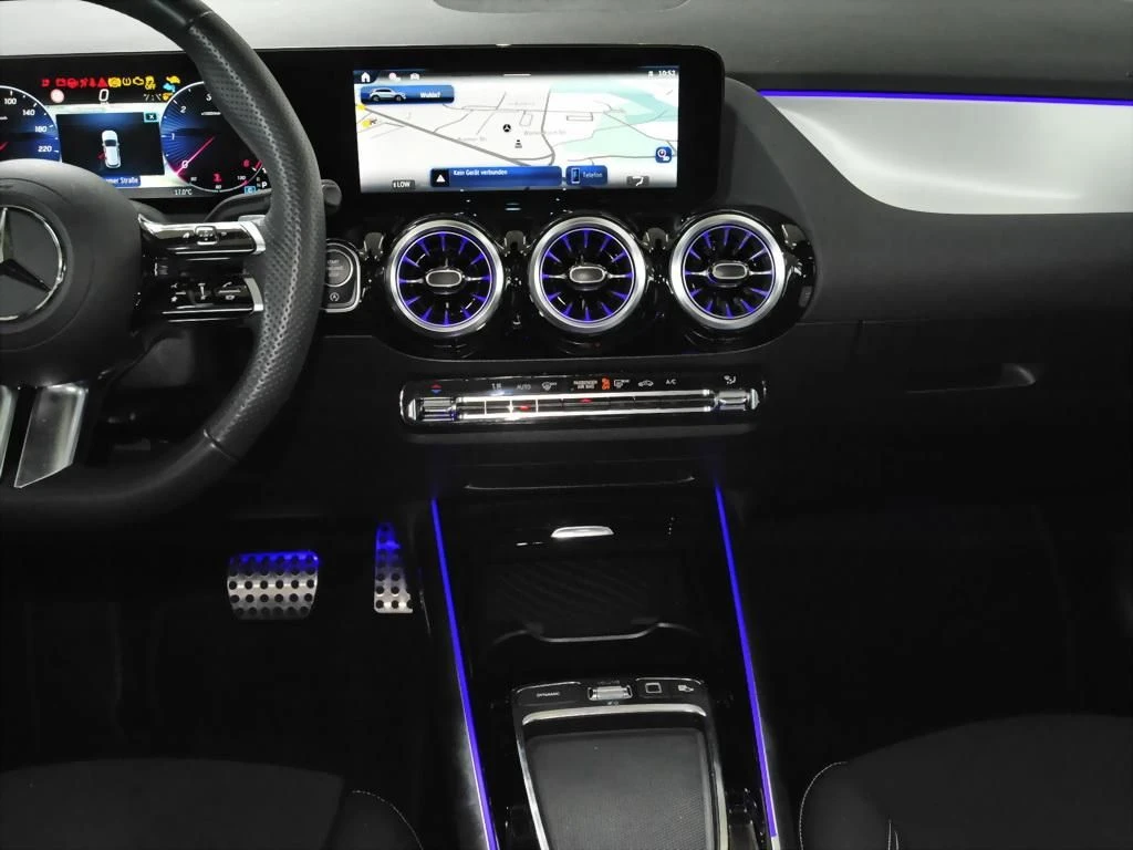 Mercedes-Benz-GLA 200 d-image-9