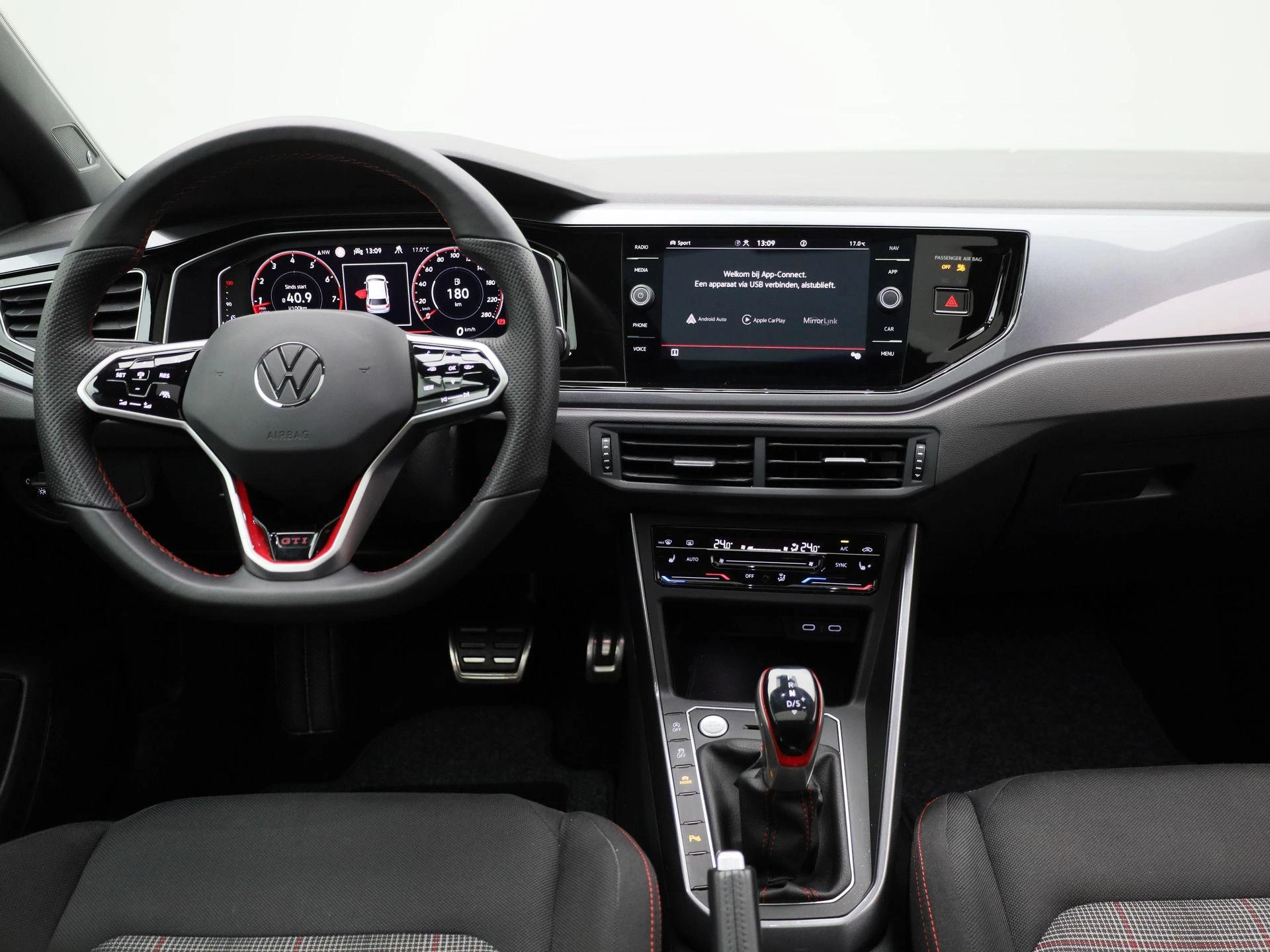Volkswagen-Polo-image-6