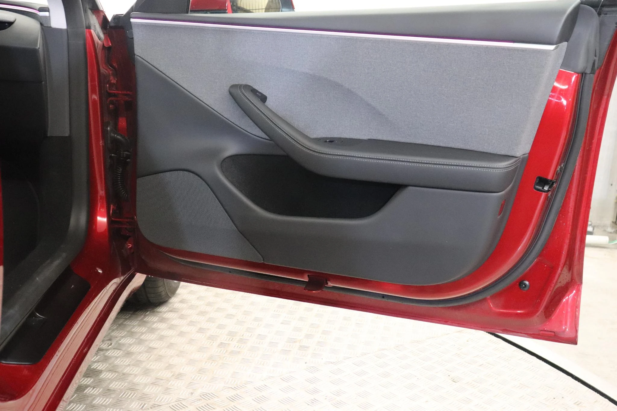 Tesla-Model 3-image-9