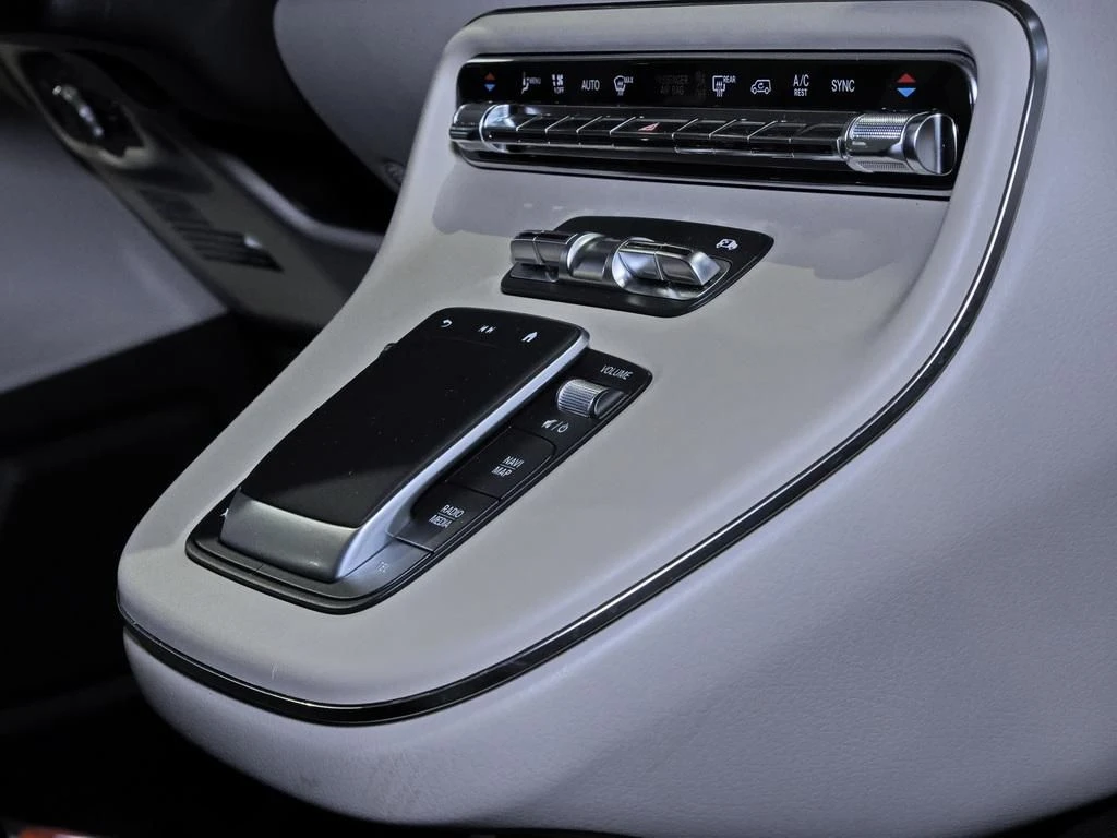 Mercedes-Benz-Marco Polo-image-11