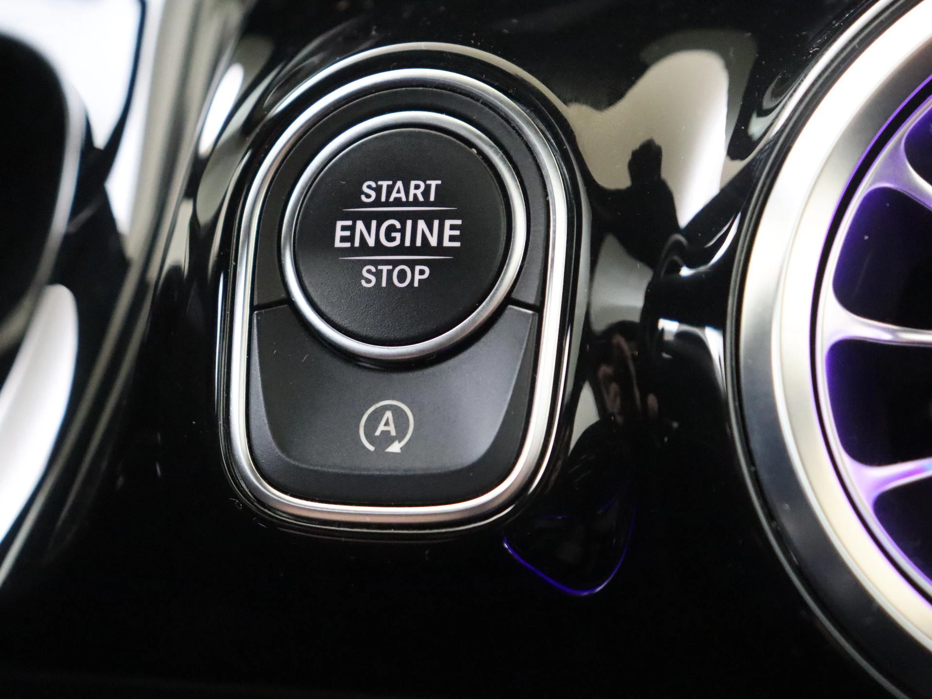 Mercedes-Benz-GLA-image-21