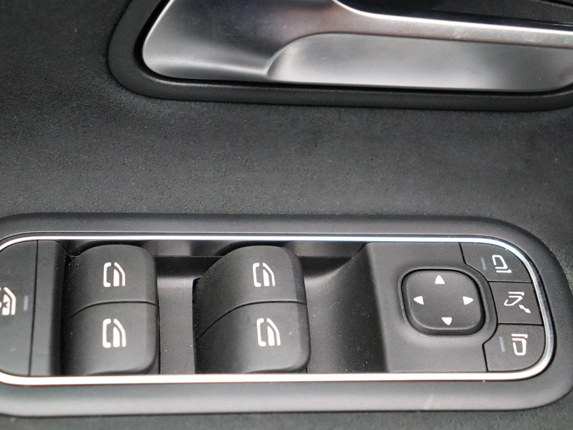 Mercedes-Benz-CLA-image-9