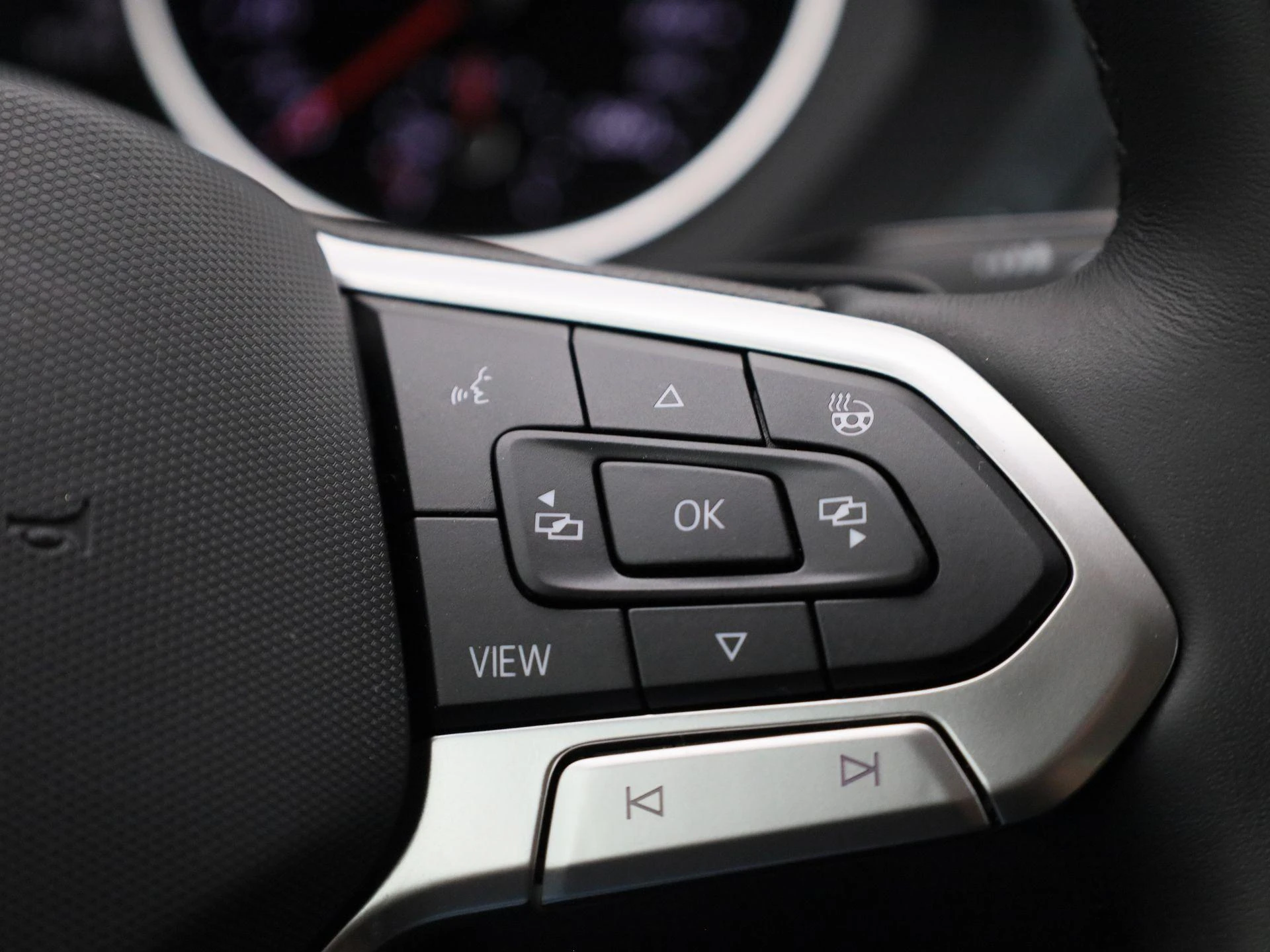 Volkswagen-Tiguan-image-23