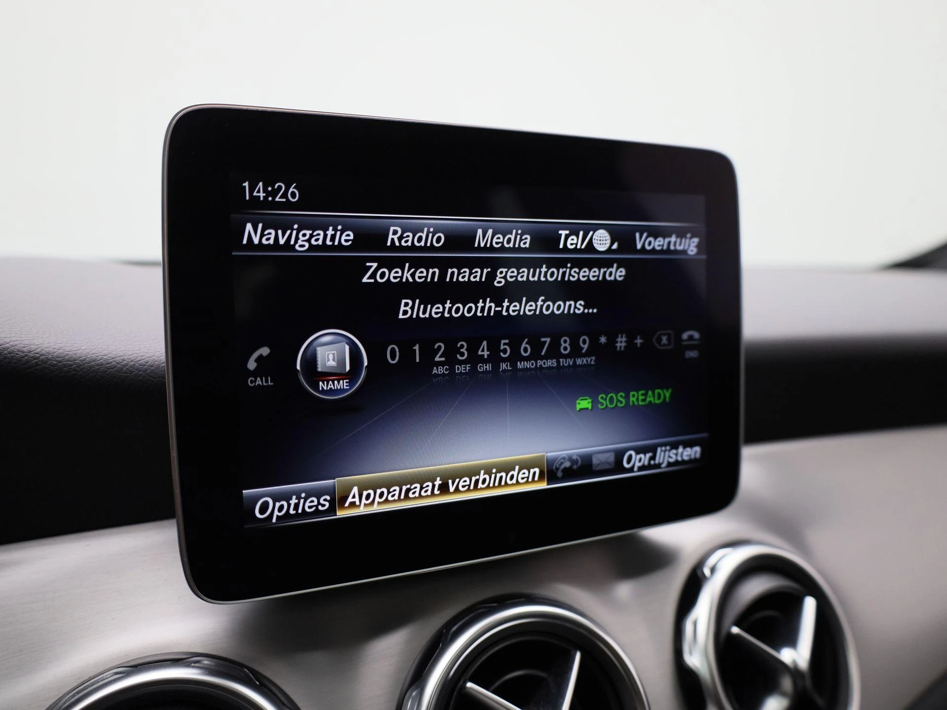 Mercedes-Benz-GLA-image-30
