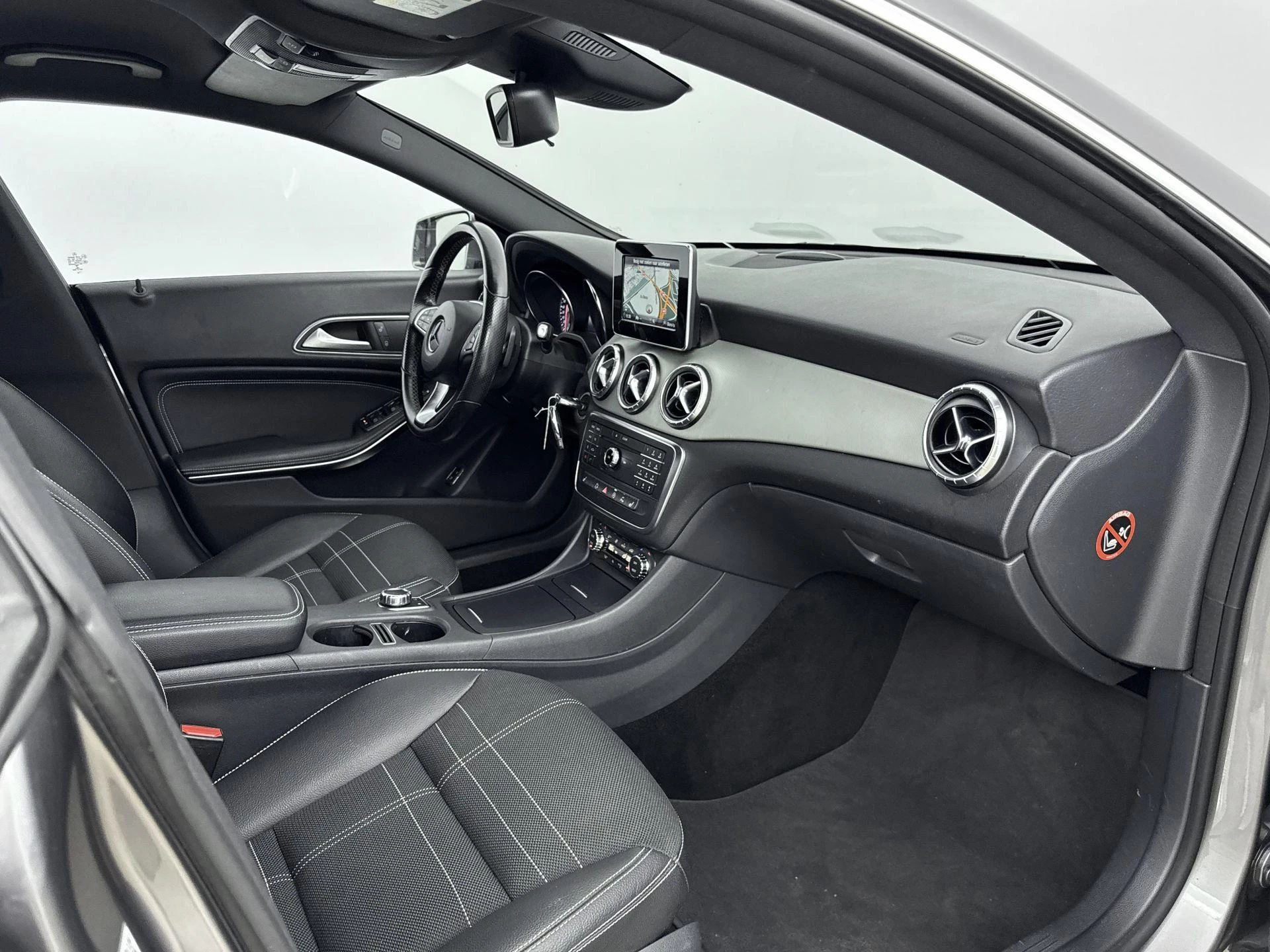Mercedes-Benz-CLA-image-15