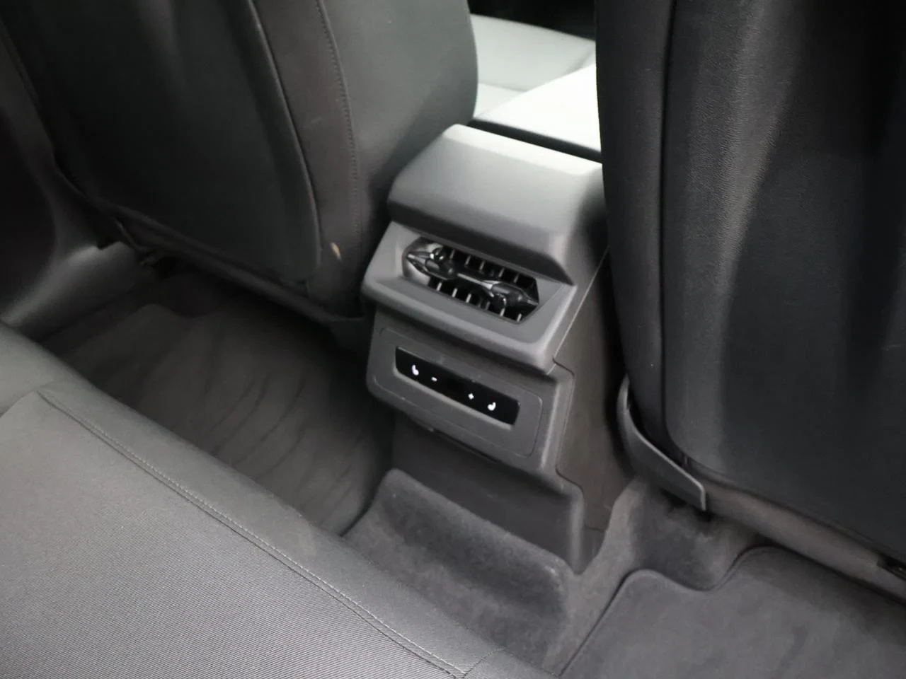 Audi-Q6 e-tron-image-23