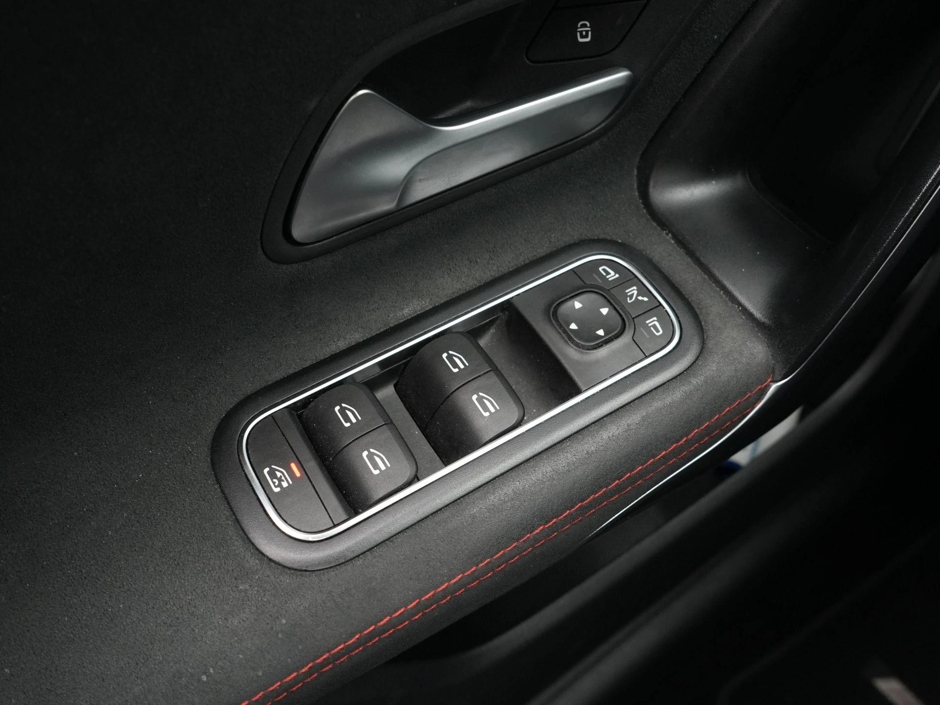 Mercedes-Benz-CLA-image-28