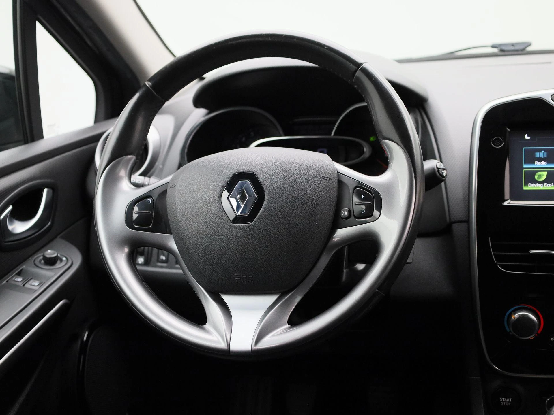 Renault-Clio-image-8