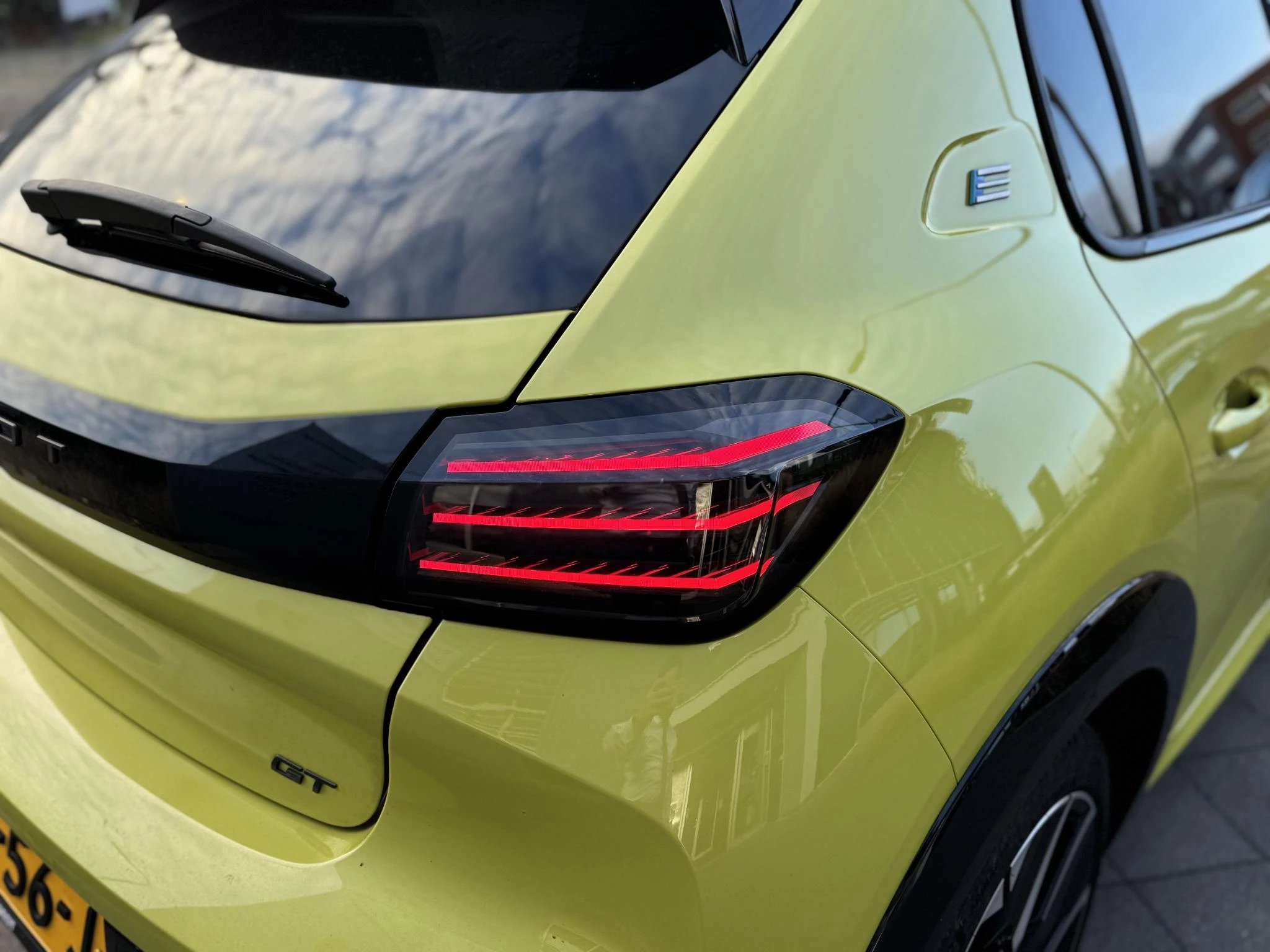 Peugeot-e-208-image-7