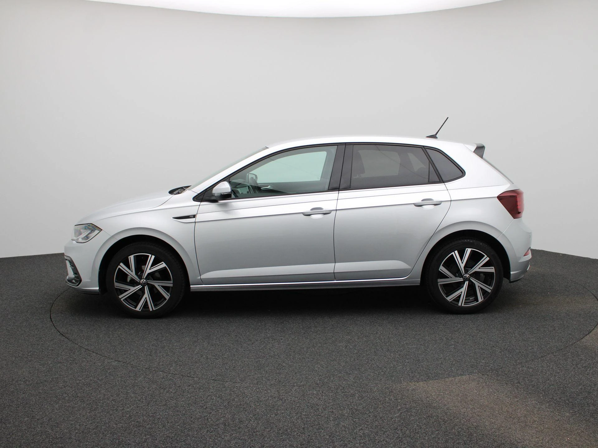 Volkswagen-Polo-image-3