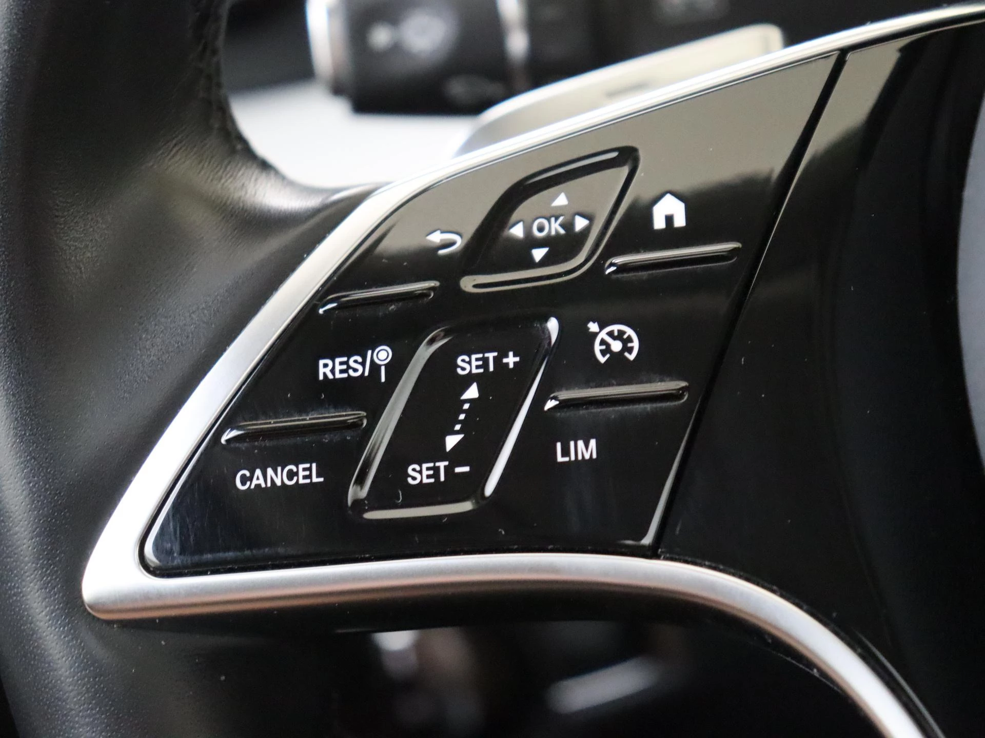 Mercedes-Benz-E-Klasse-image-12