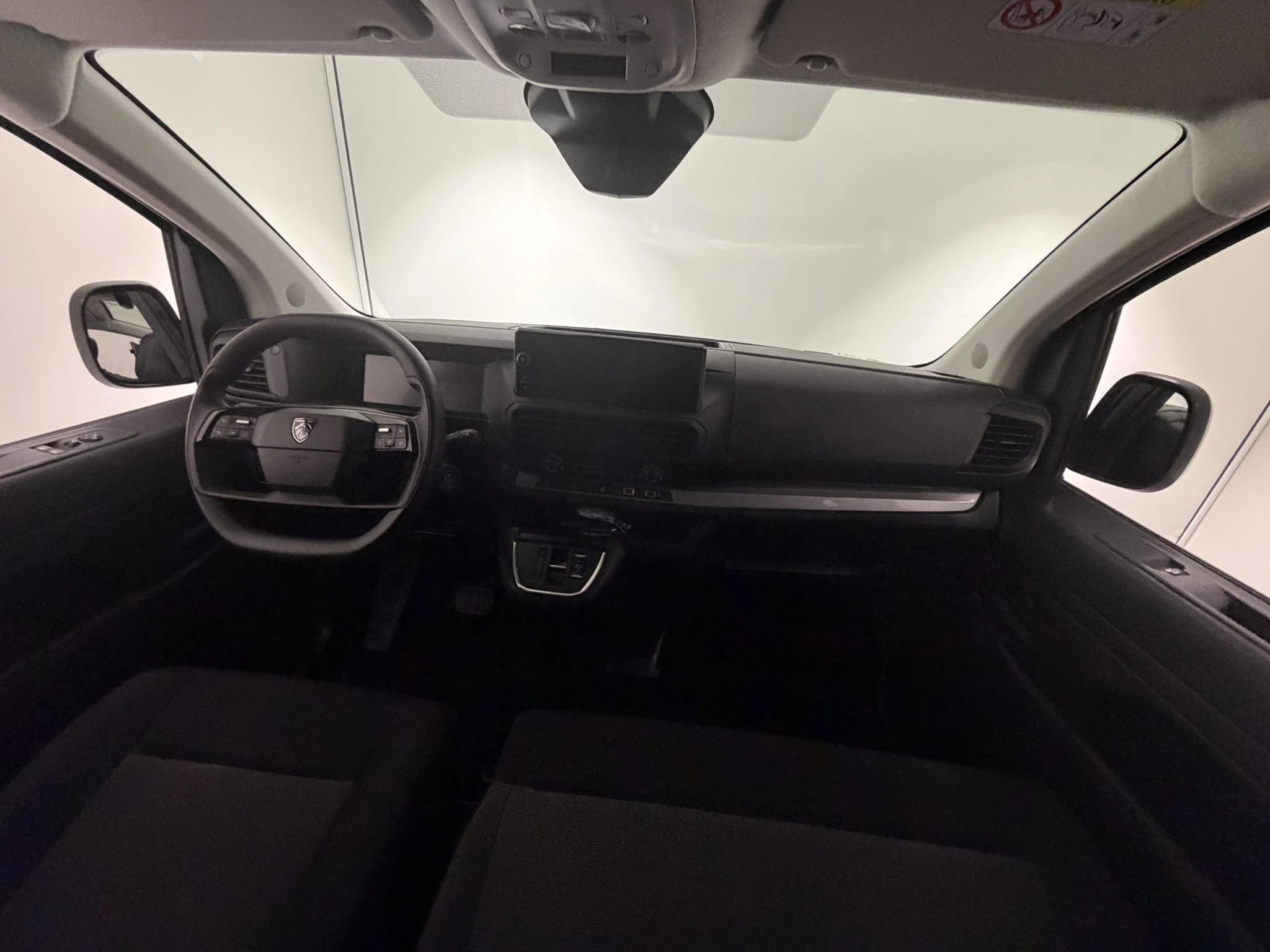 Peugeot-e-Expert-image-14