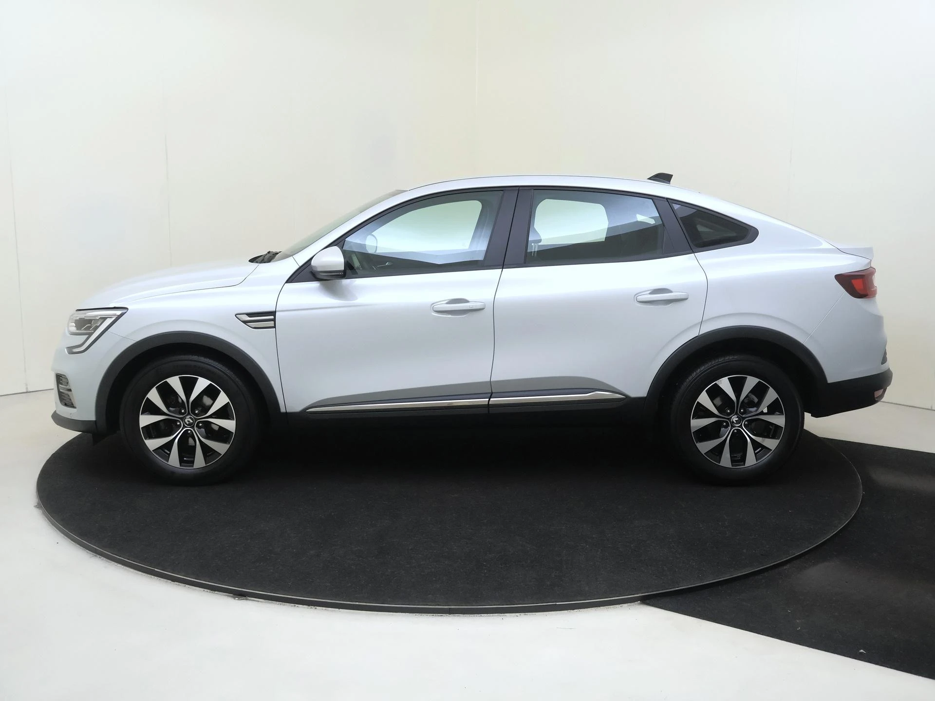 Renault-Arkana-image-8