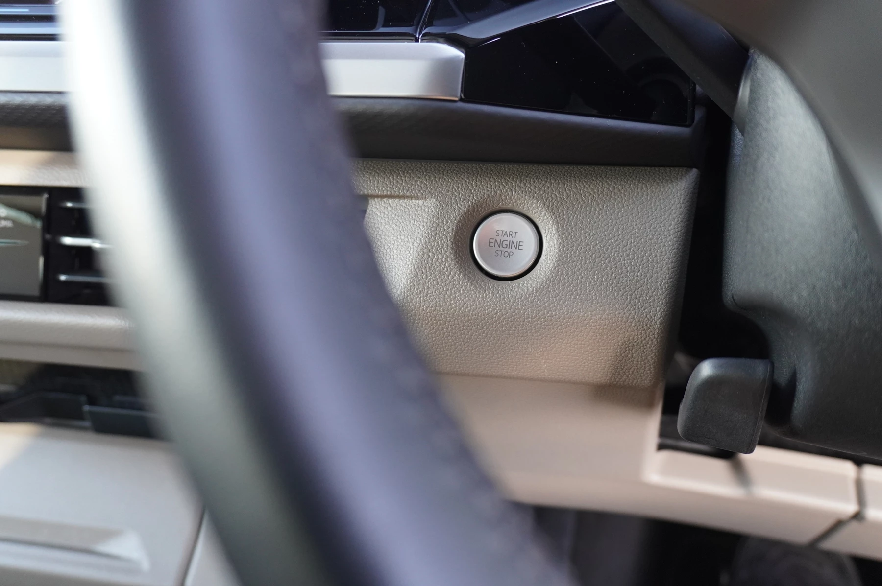 Volkswagen-Multivan-image-51