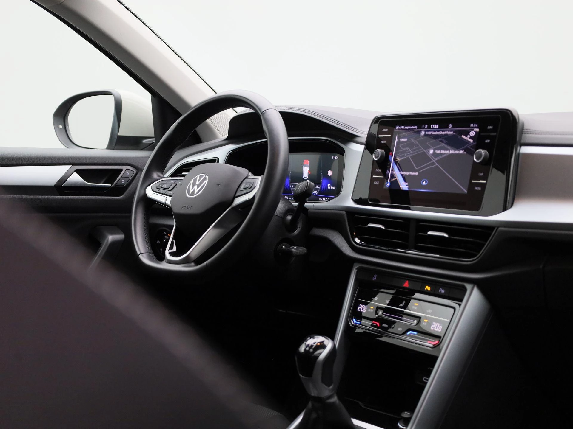 Volkswagen-T-Roc-image-33