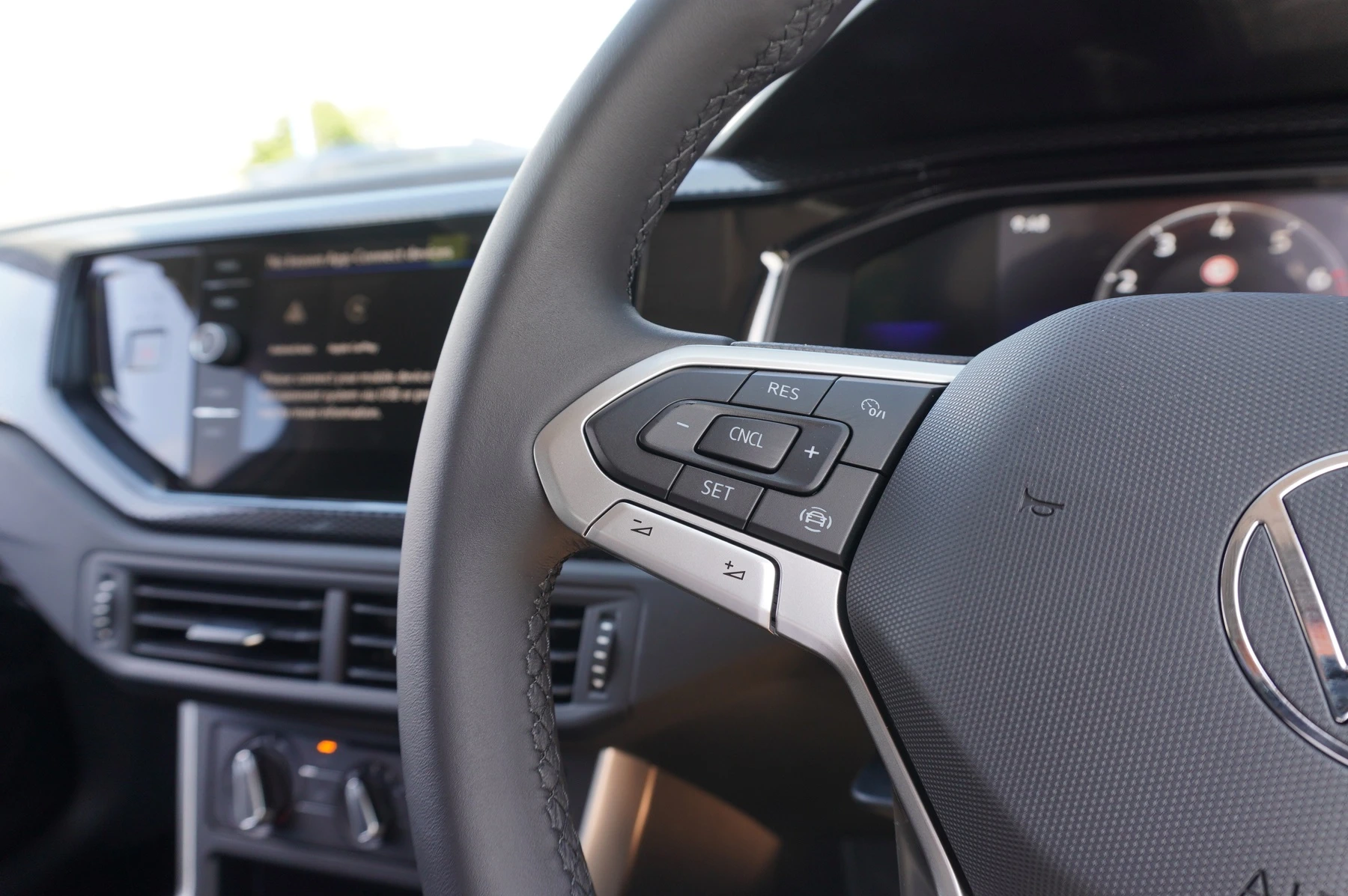 Volkswagen-Polo-image-16