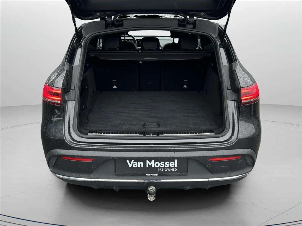 Mercedes-Benz-EQC-image-29