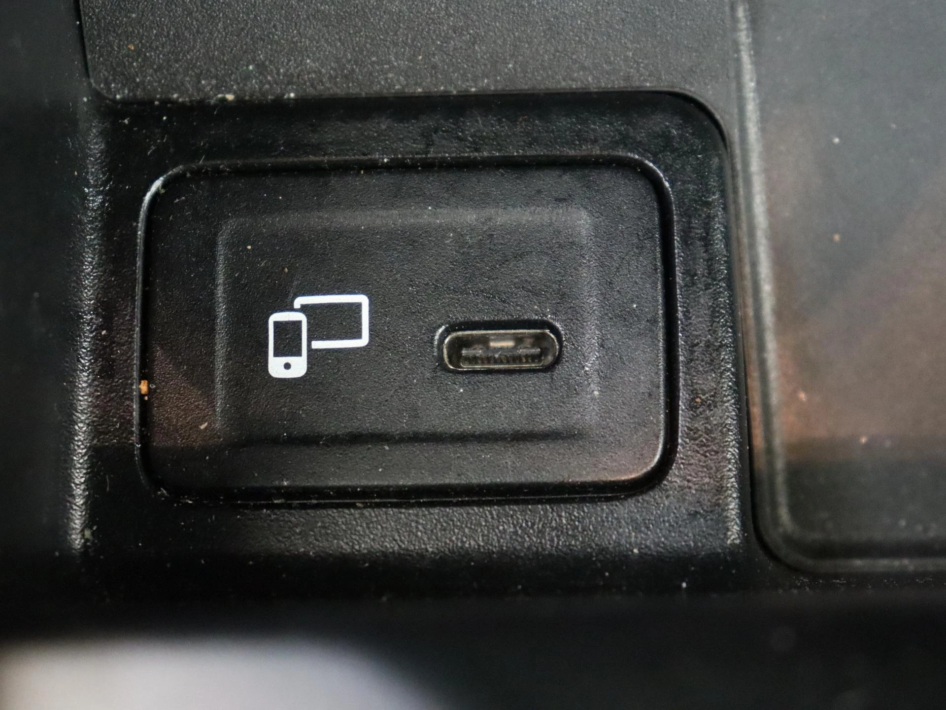 Mercedes-Benz-CLA-image-20