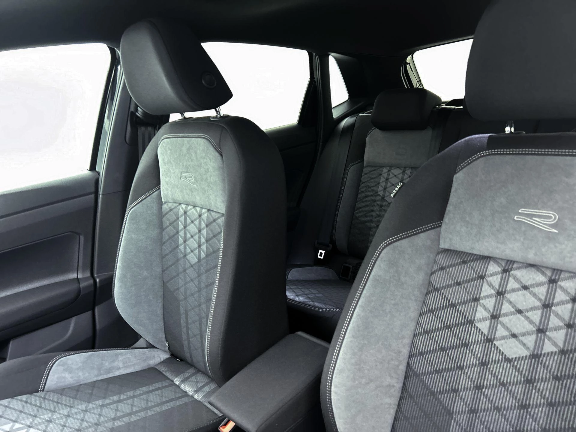 Volkswagen-Polo-image-5