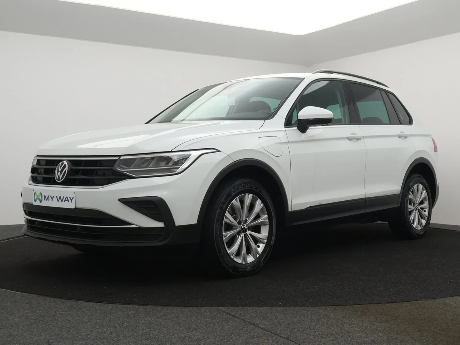 Volkswagen-Tiguan-image-0