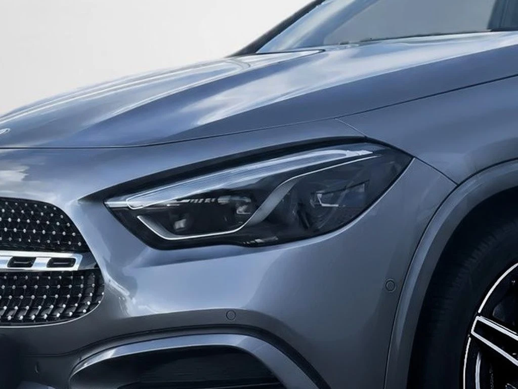 Mercedes-Benz-GLA 200 d-image-4