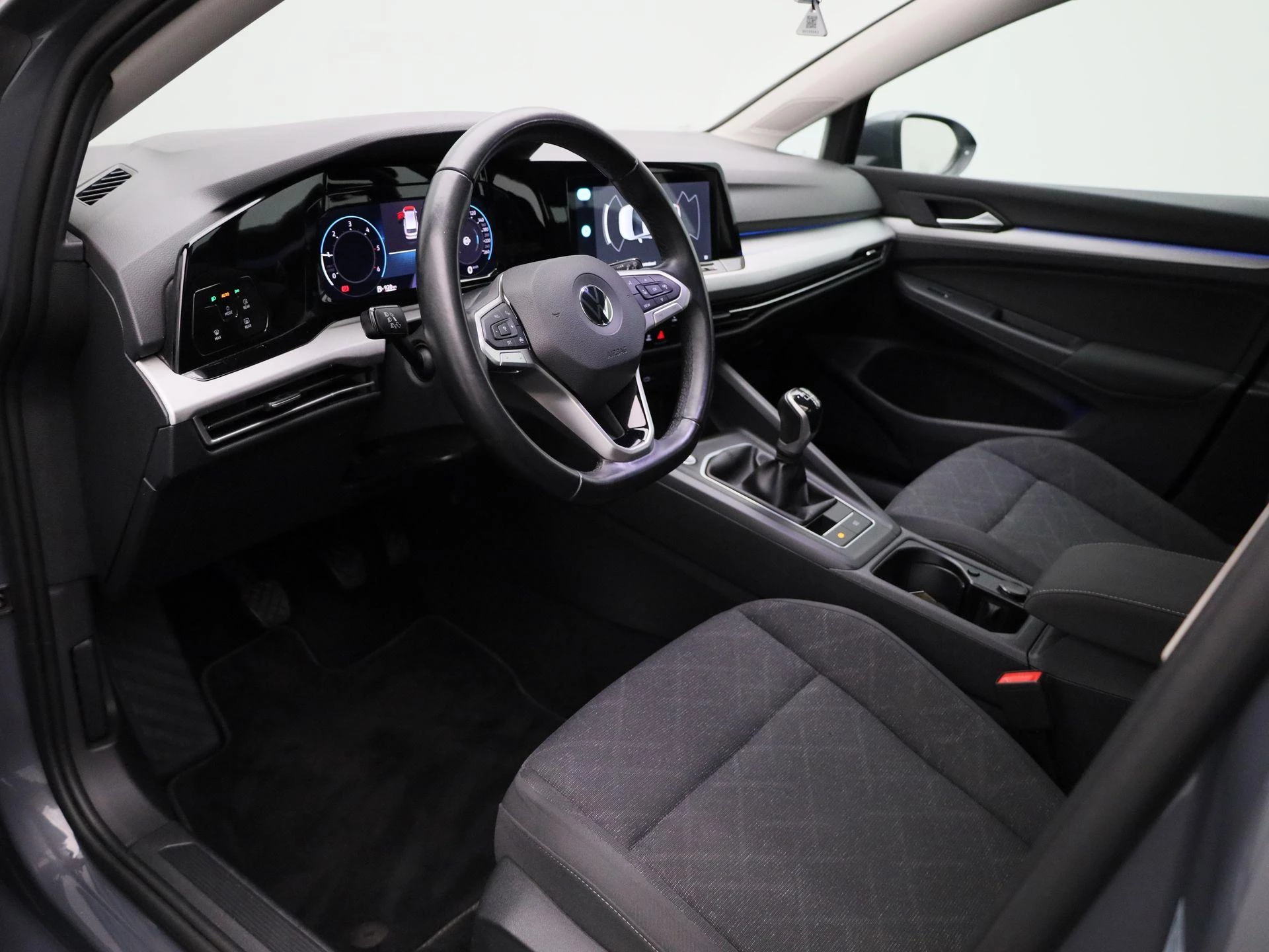 Volkswagen-Golf-image-31