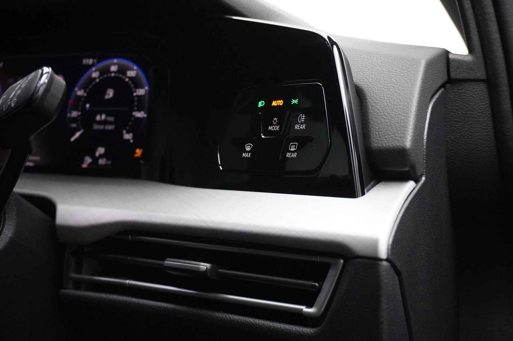 Volkswagen-Golf-image-27