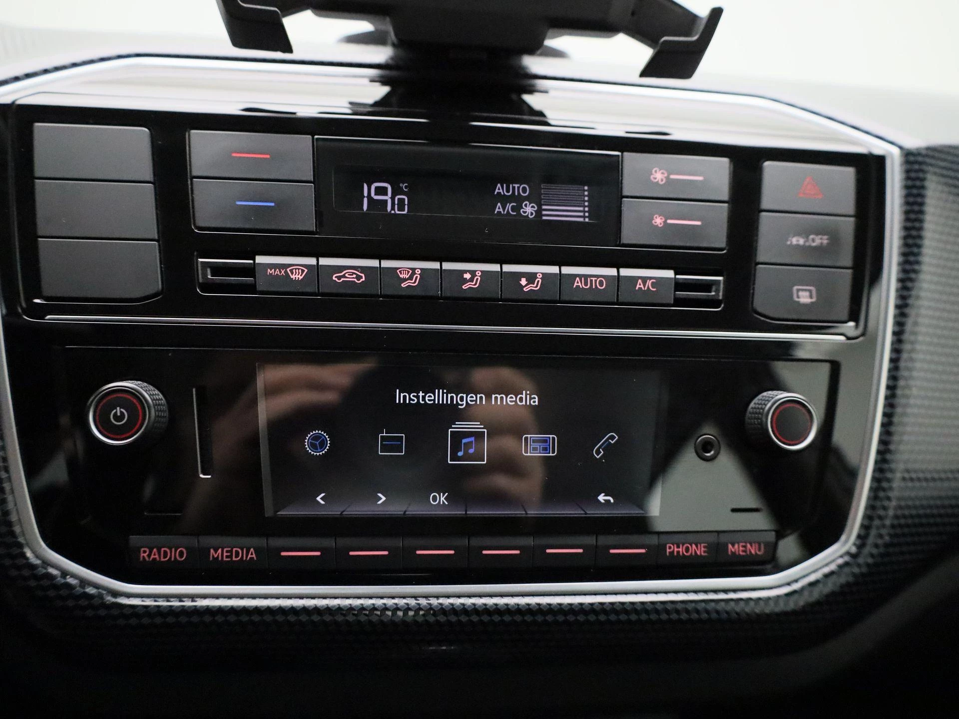 Volkswagen-e-up!-image-18