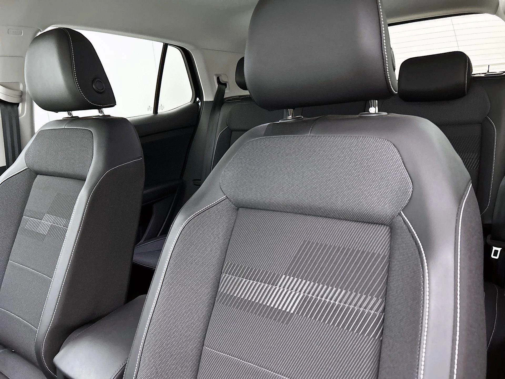 Volkswagen-T-Cross-image-10
