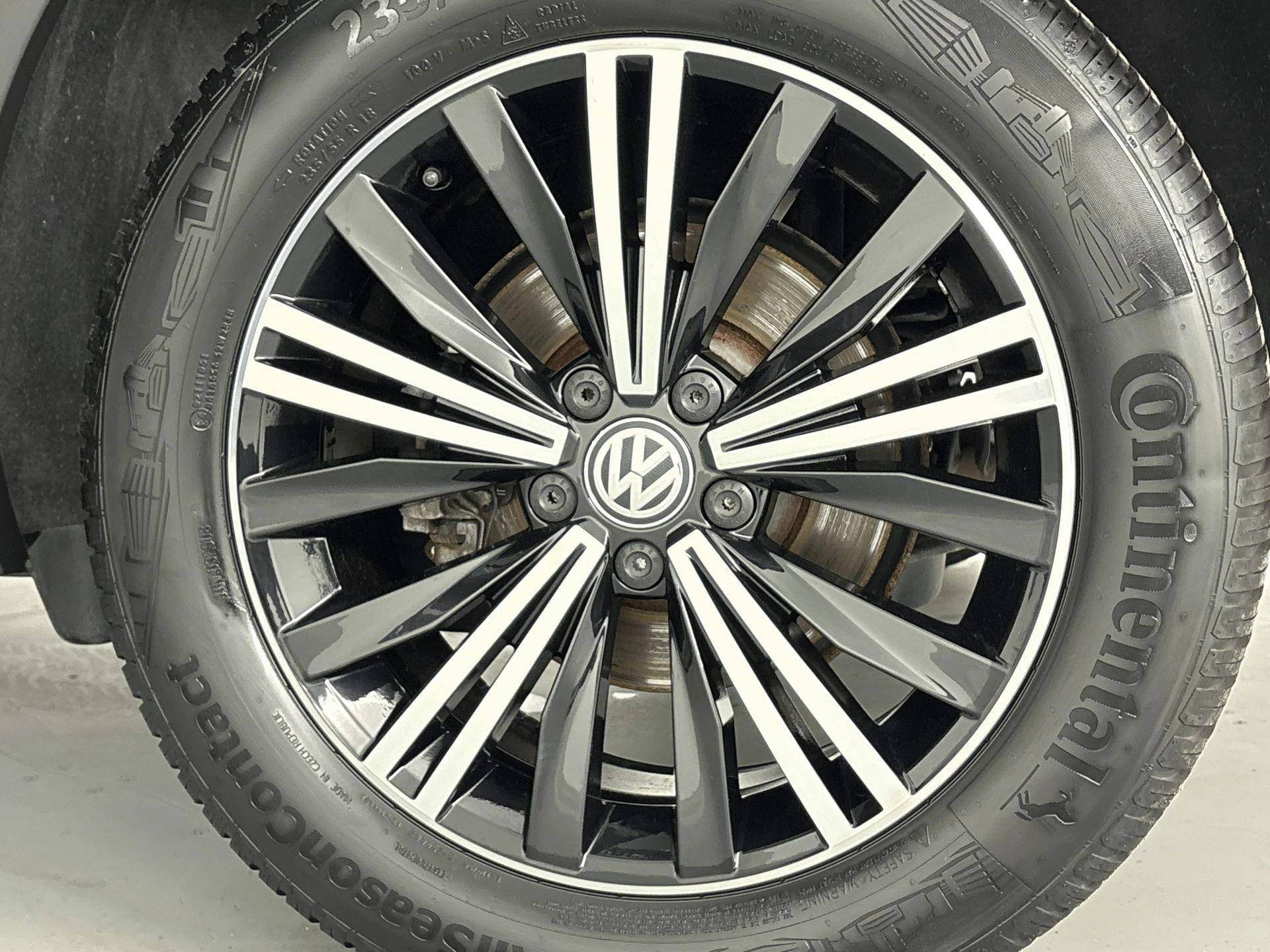 Volkswagen-Tiguan-image-24
