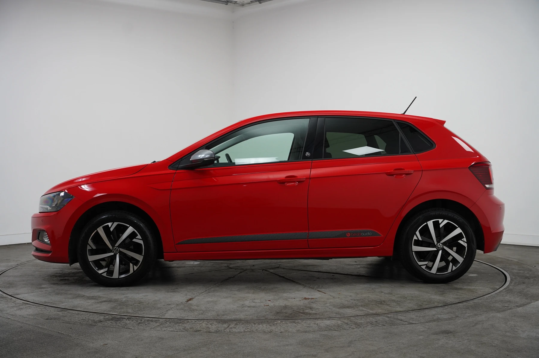 Volkswagen-Polo-image-15