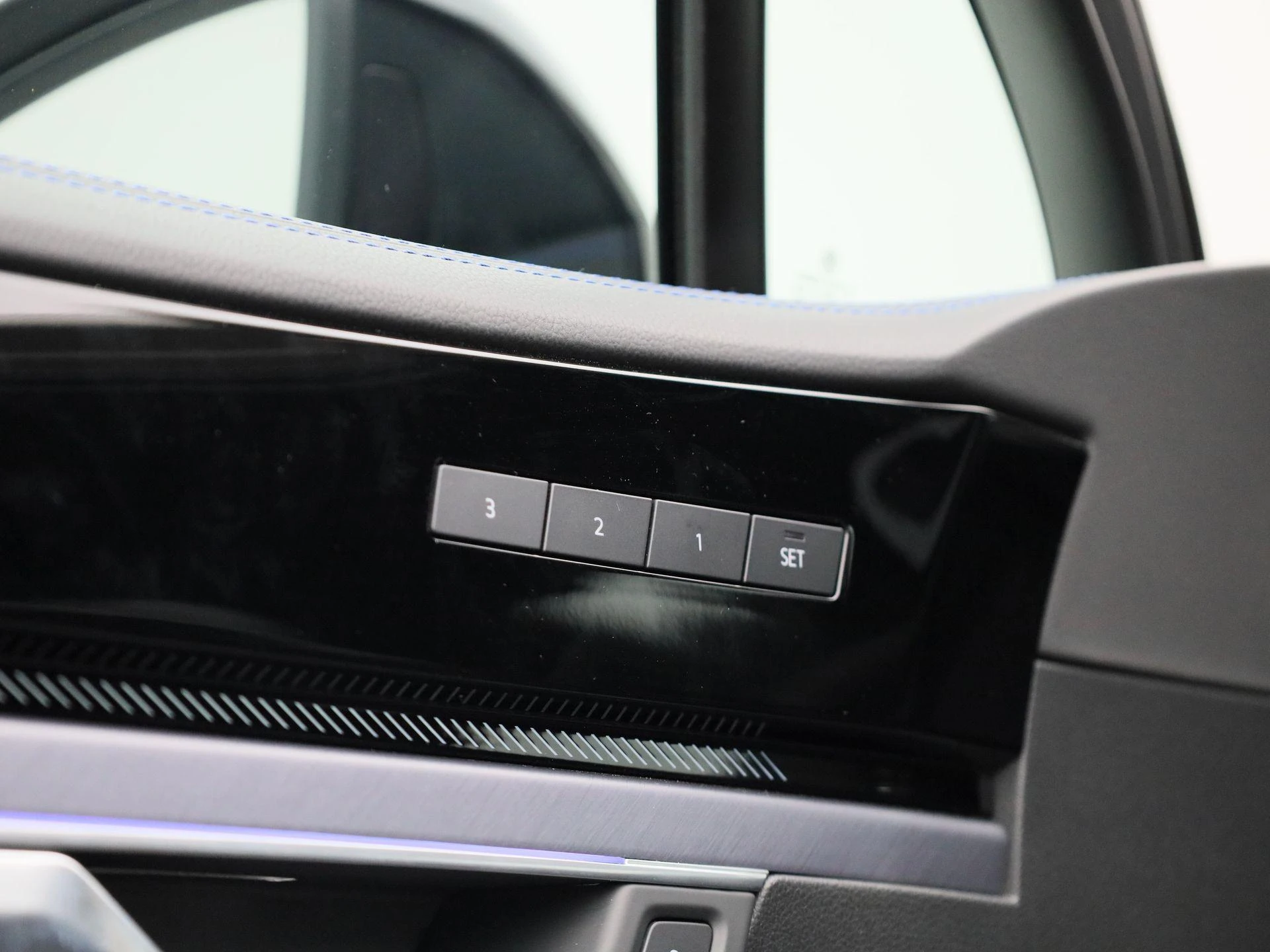 Volkswagen-Touareg-image-40