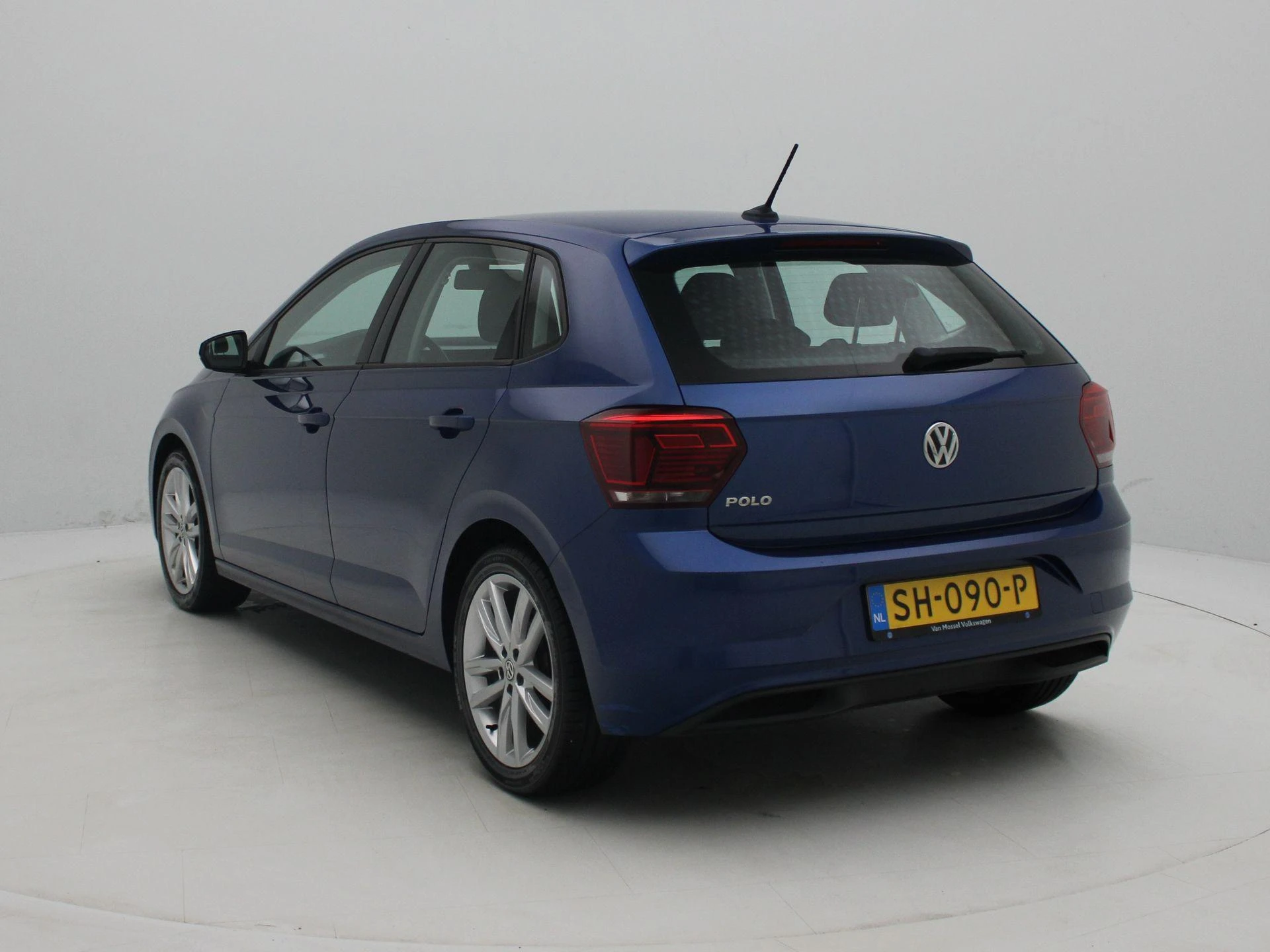Volkswagen-Polo-image-1
