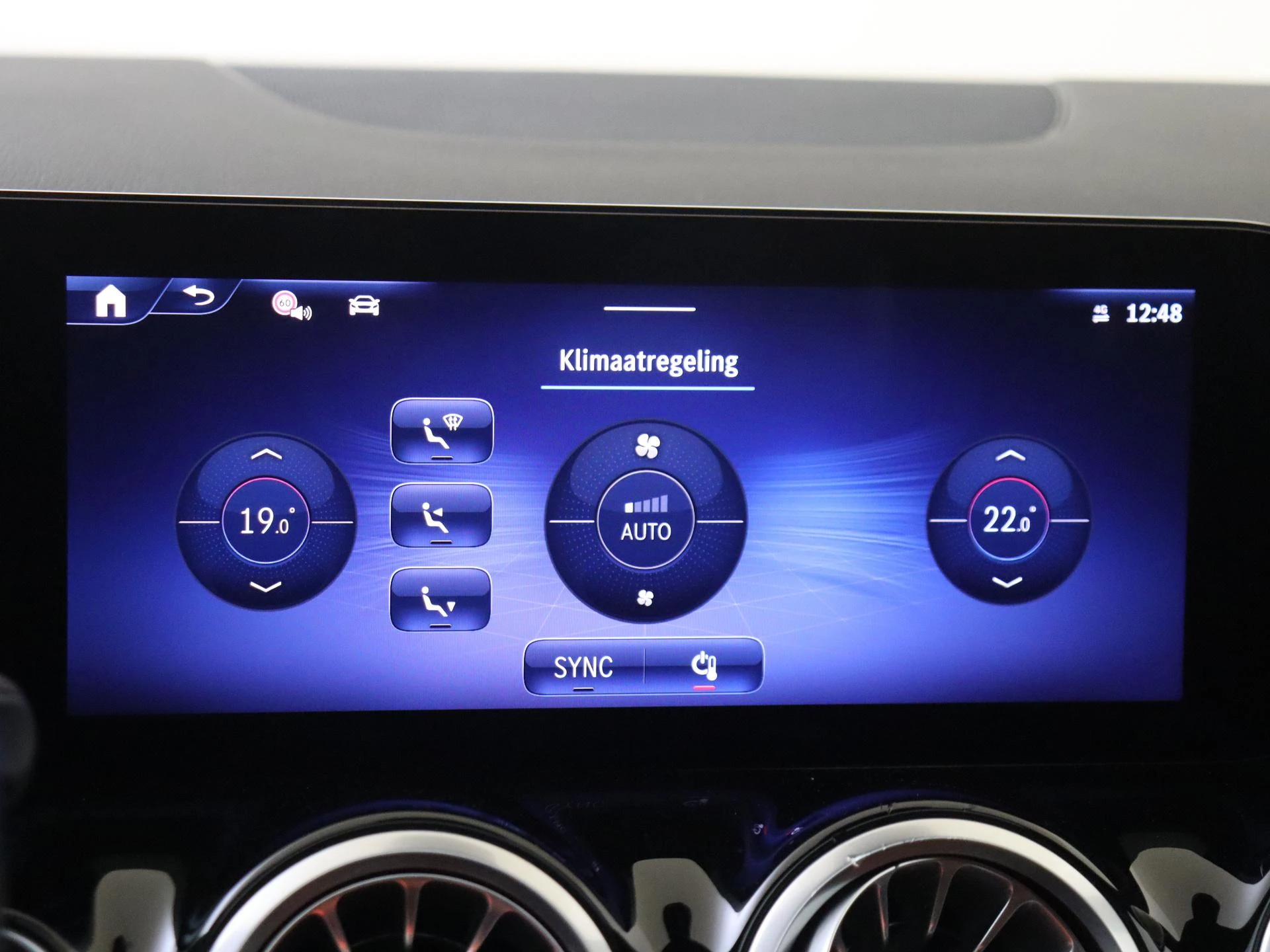 Mercedes-Benz-GLA-image-14