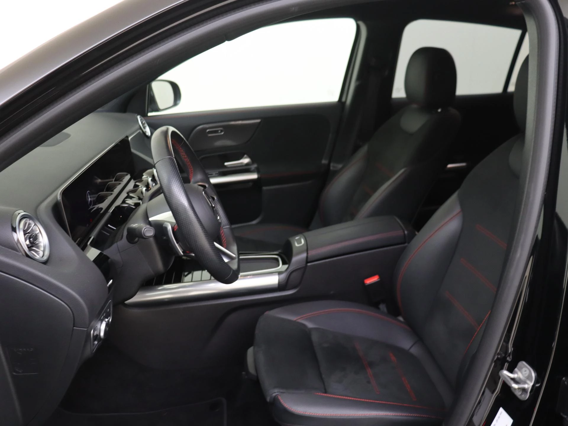 Mercedes-Benz-GLA-image-10