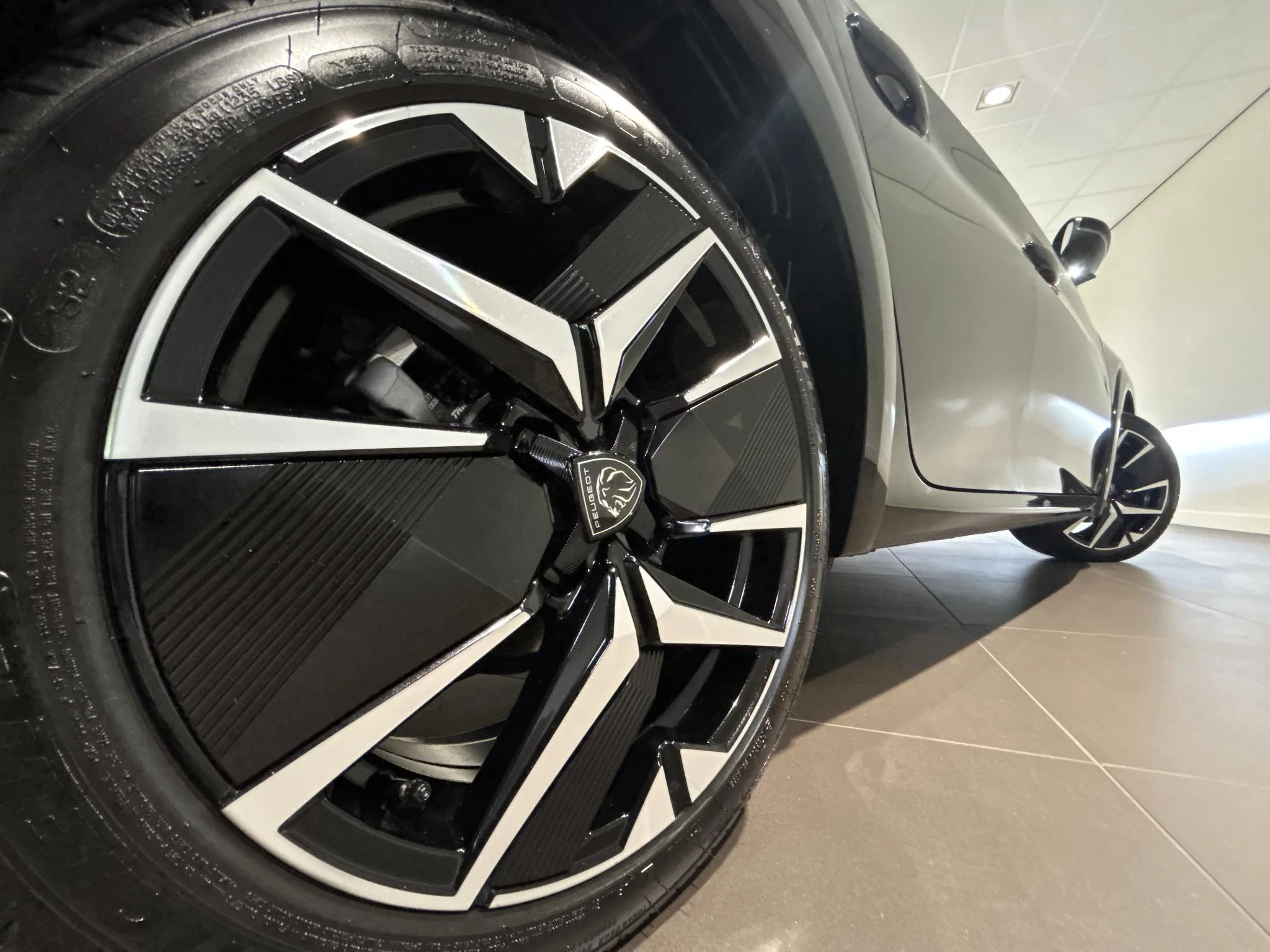 Peugeot 208 1.2 Hybrid 145 e-DCS6 GT