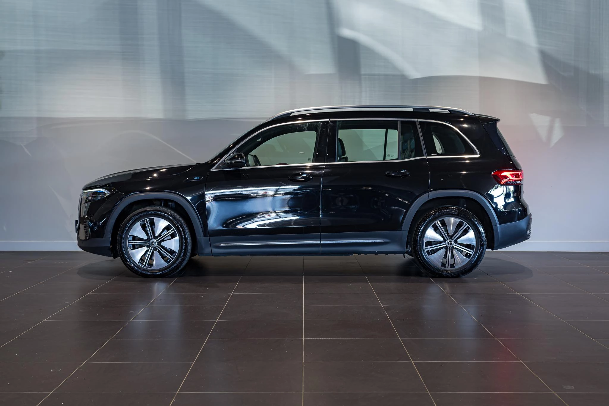 Mercedes-Benz EQB 300 4Matic | Zetelverw. | Sfeerver. | Carplay