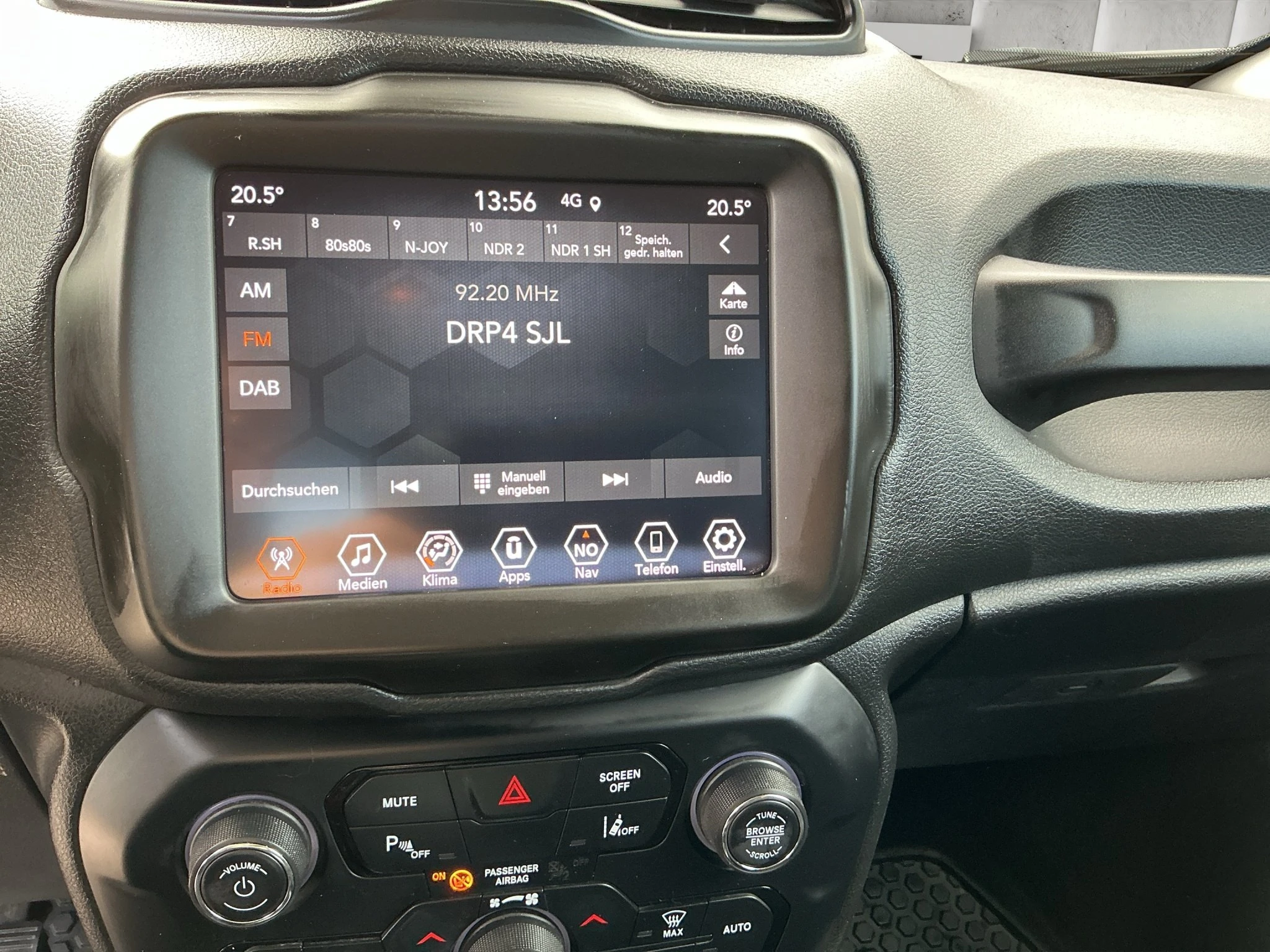 Jeep-Renegade-image-14