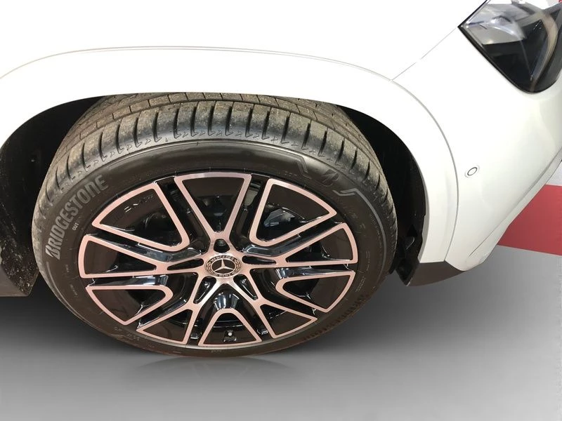 Mercedes-Benz-GLA 200 d-image-5