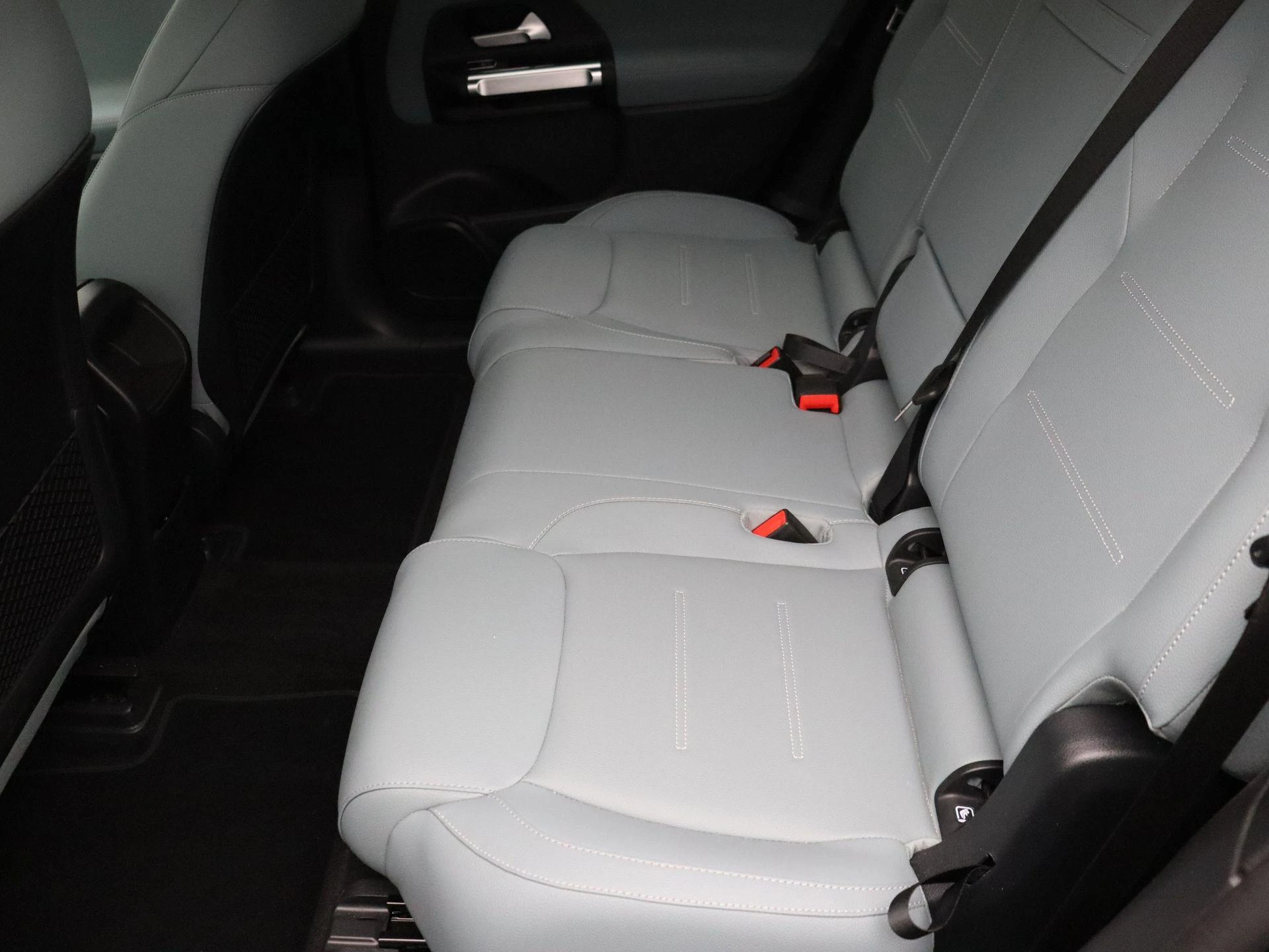 Mercedes-Benz-EQB-image-15