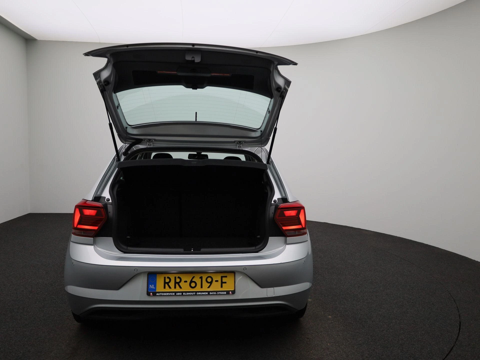 Volkswagen-Polo-image-10