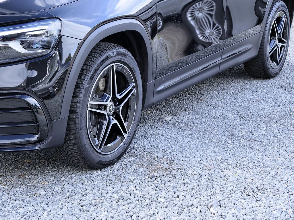 Mercedes-Benz-GLB 200 d-image-6