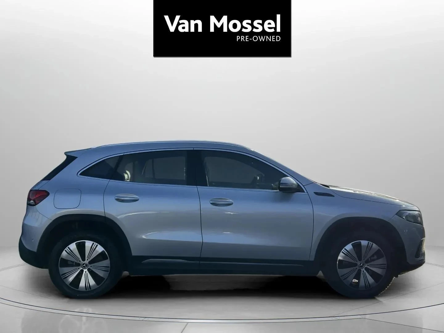 Mercedes-Benz-EQA-image-4