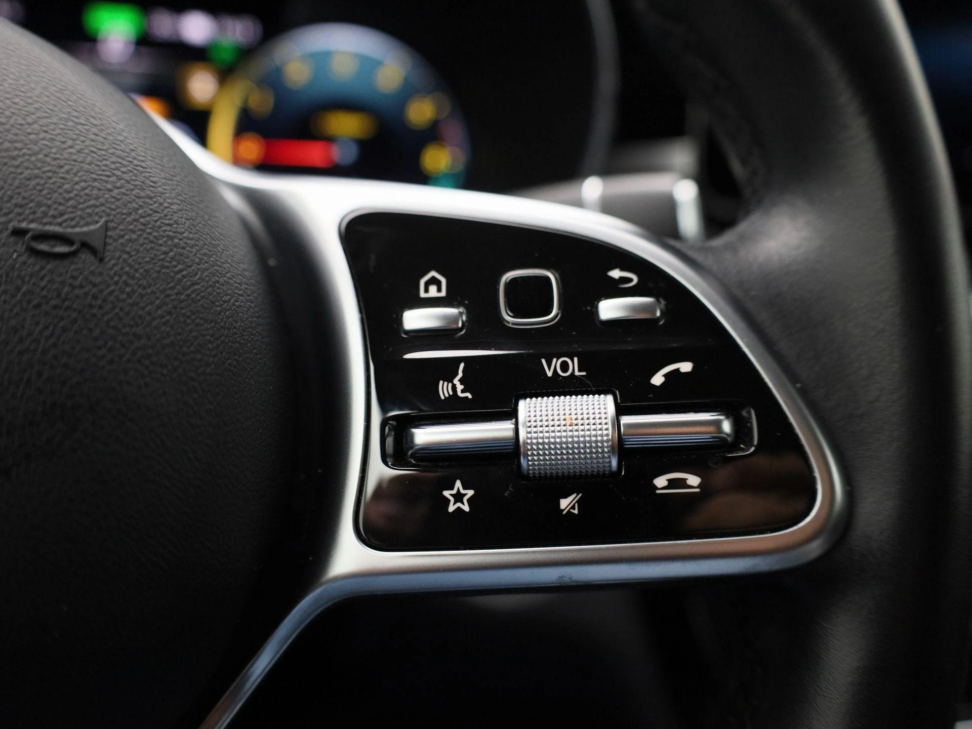 Mercedes-Benz-GLC-image-17