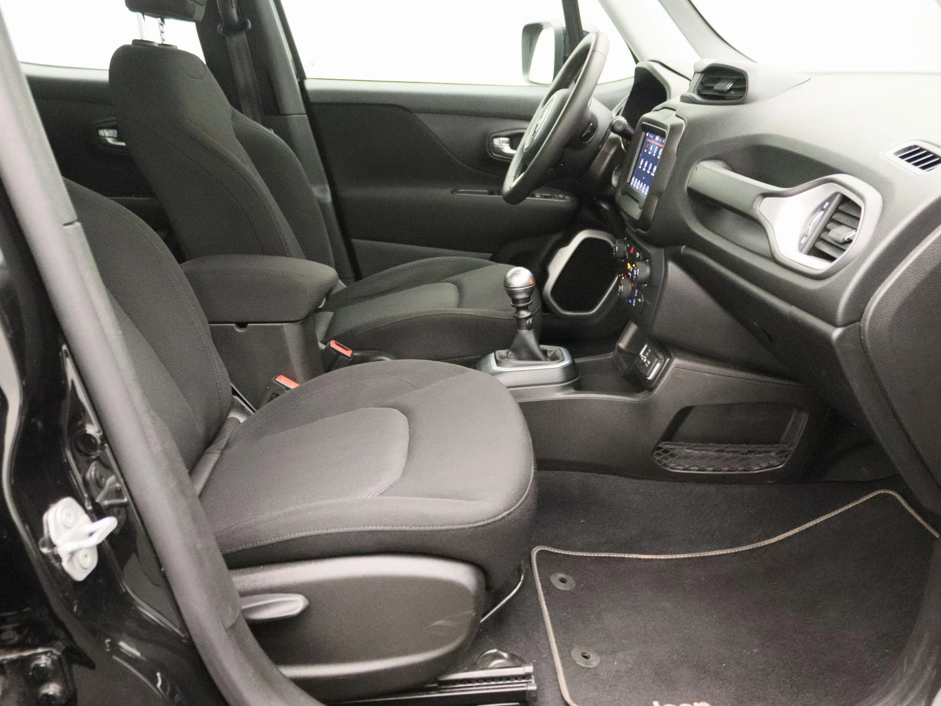 Jeep-Renegade-image-22