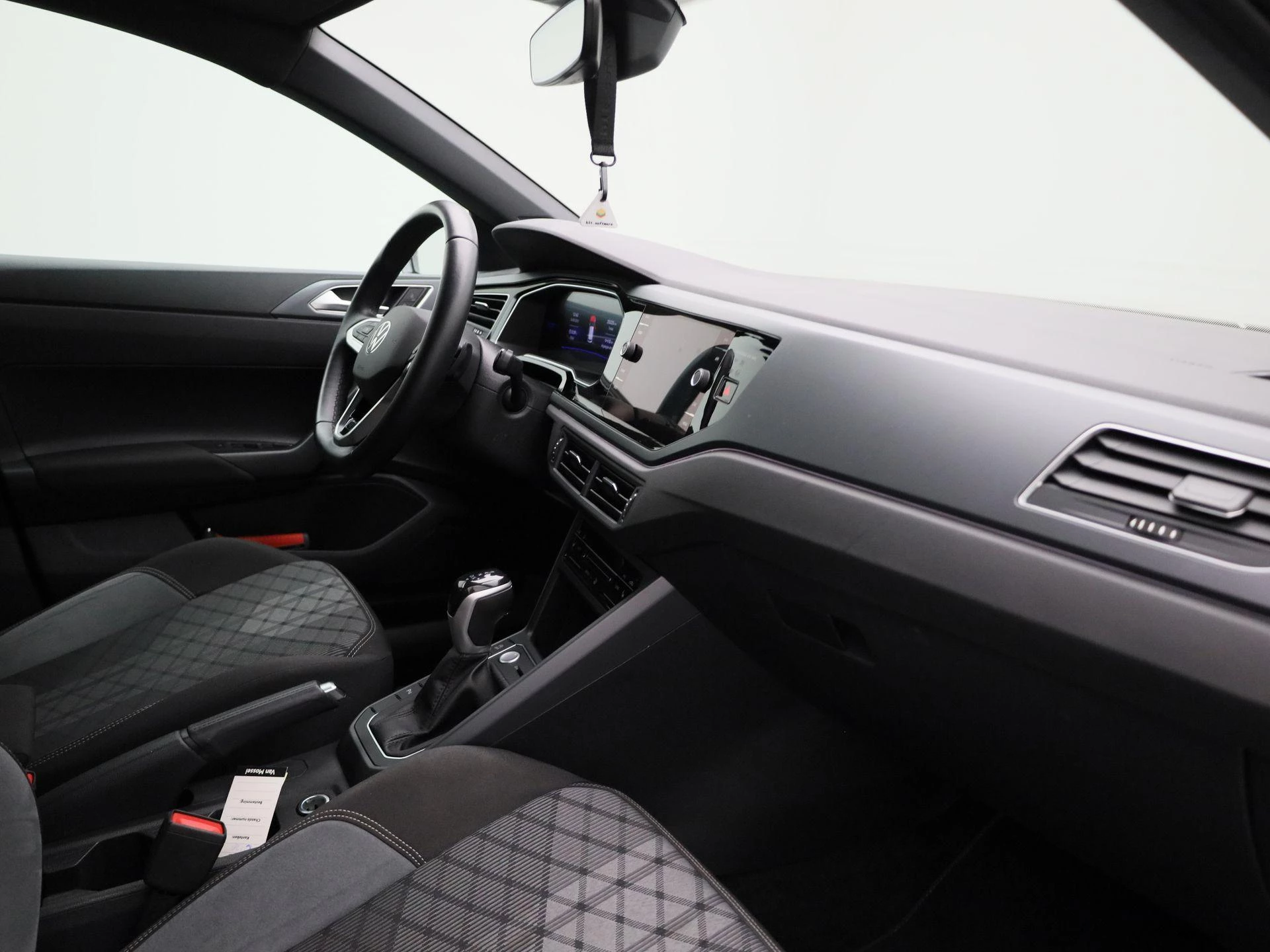 Volkswagen-Polo-image-31