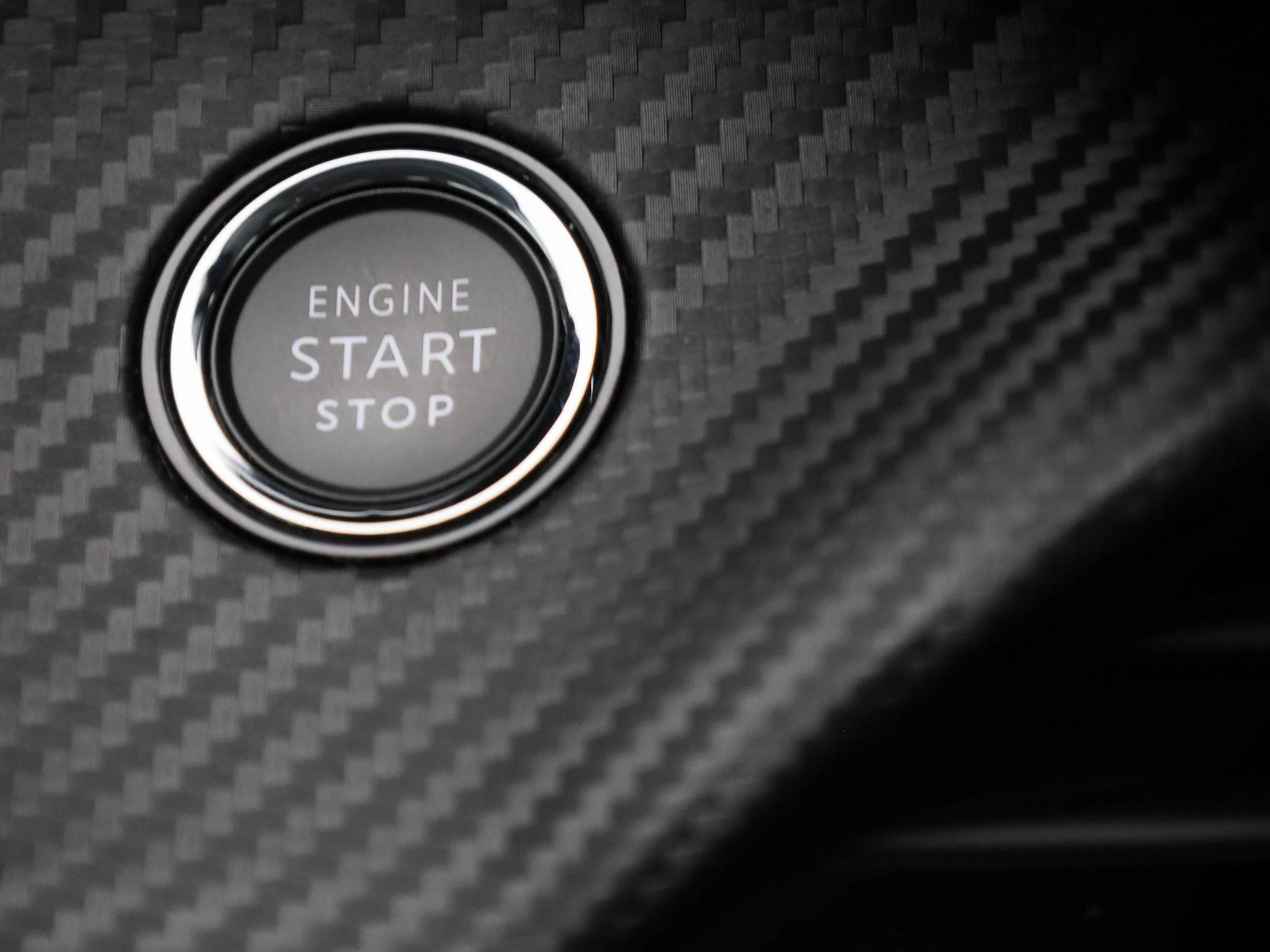 Peugeot-e-208-image-21