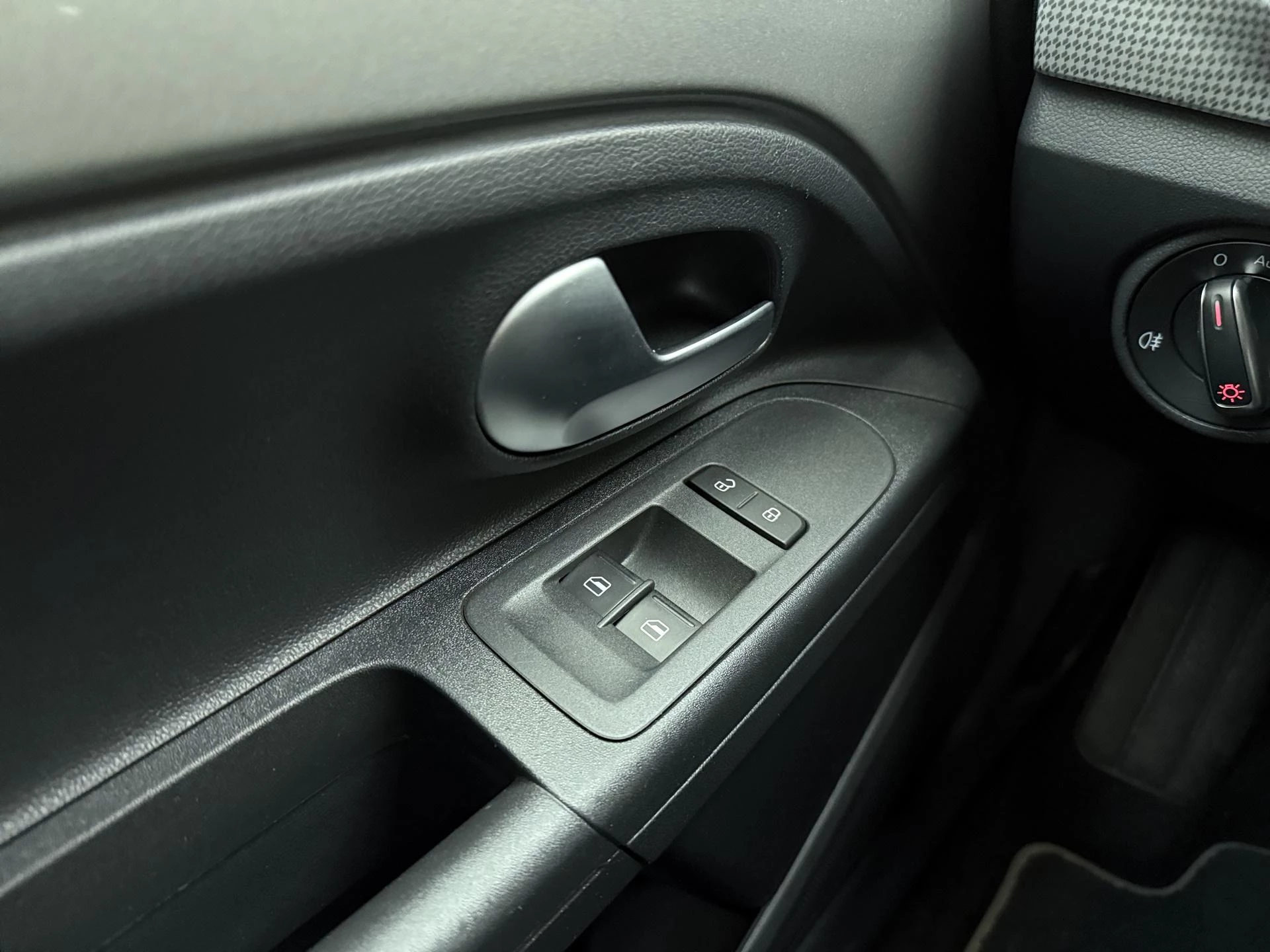 Volkswagen-e-up!-image-12